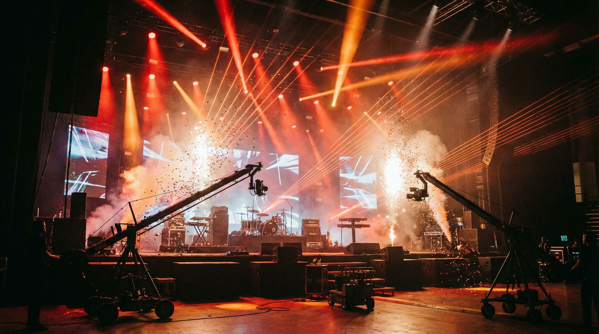 里番网推荐：演唱会舞台MV